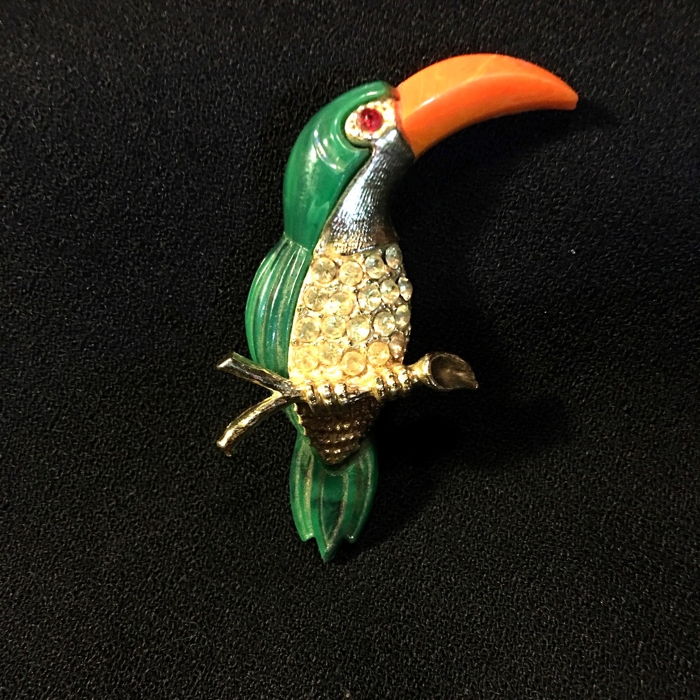 Vintage toucan pin